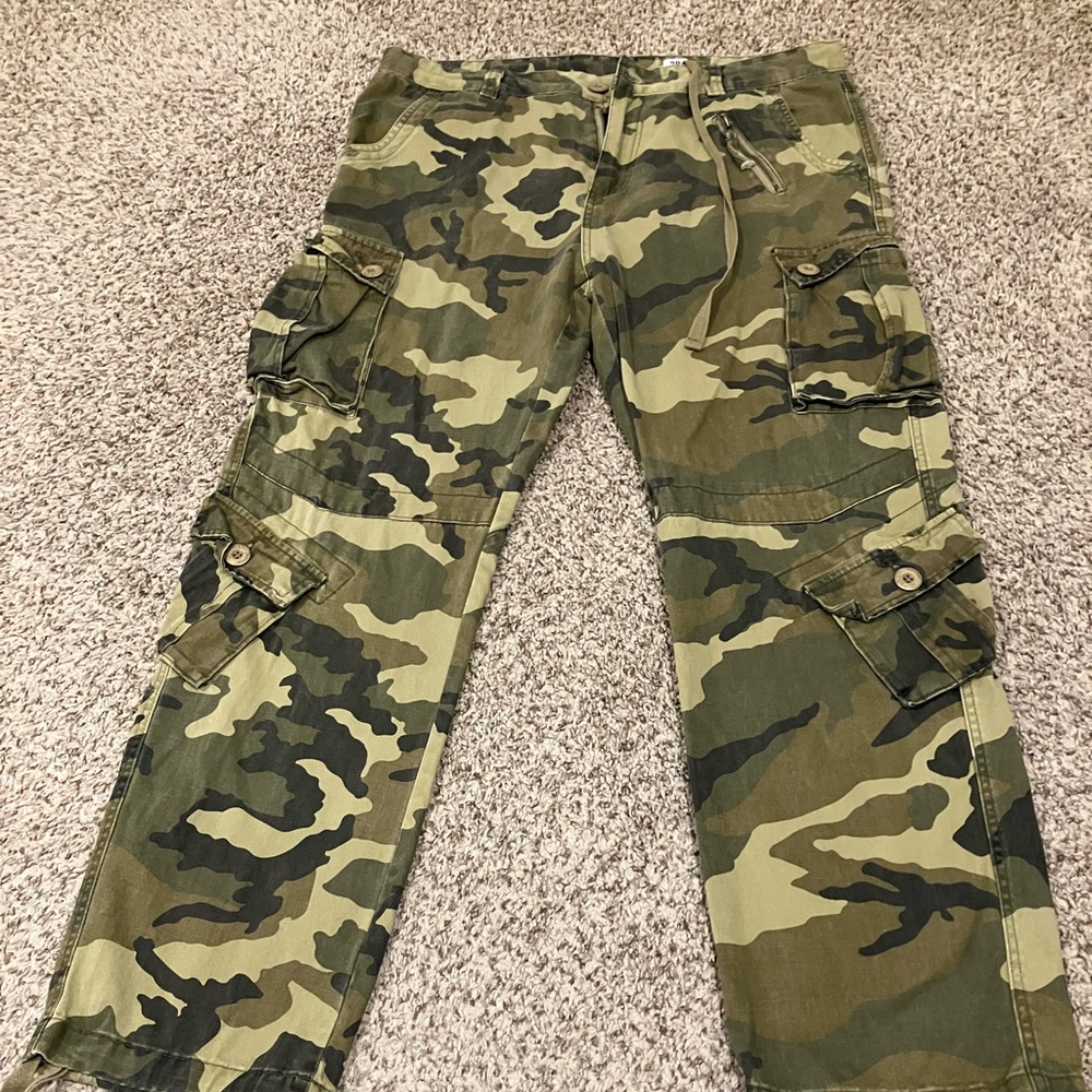 Camo cargo pant 100% cotton used good condition size 38